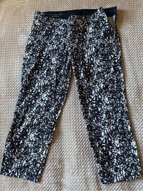 Ann Taylor Black & White Abstract Cropped Pants